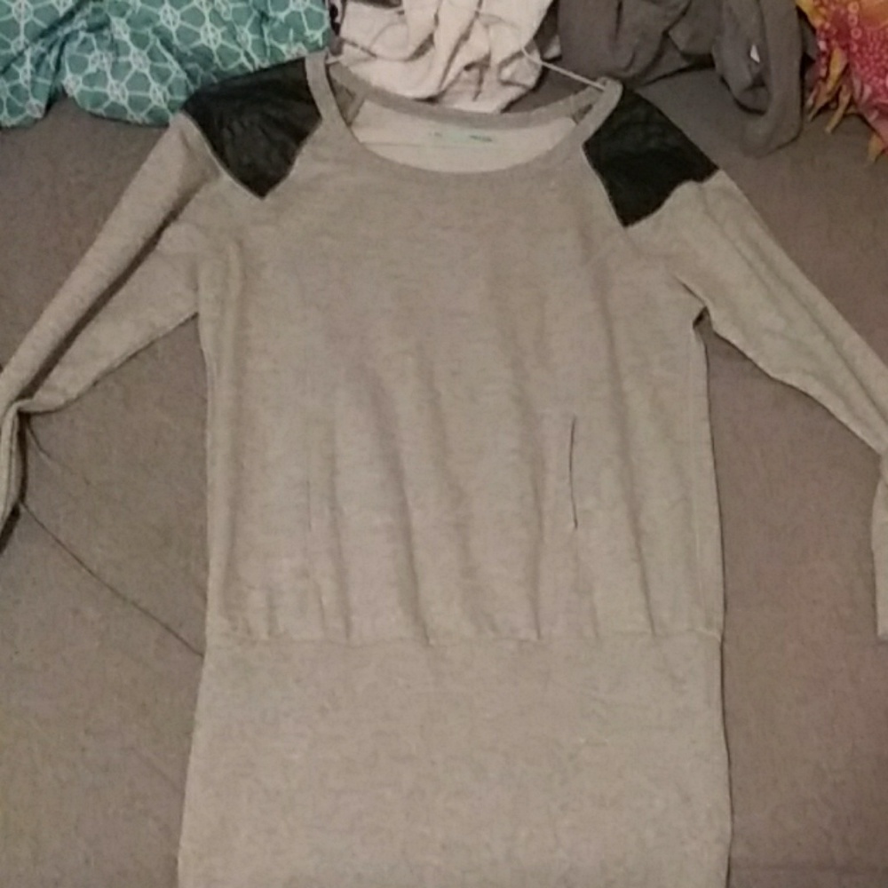 Grey sweater with leather